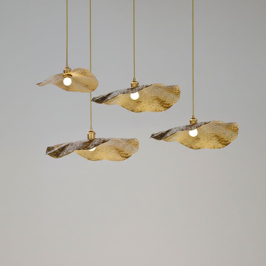 Lustre Morel de la marque Hausslyon avec un design élégant, suspension en verre et finition moderne pour salon ou salle à manger