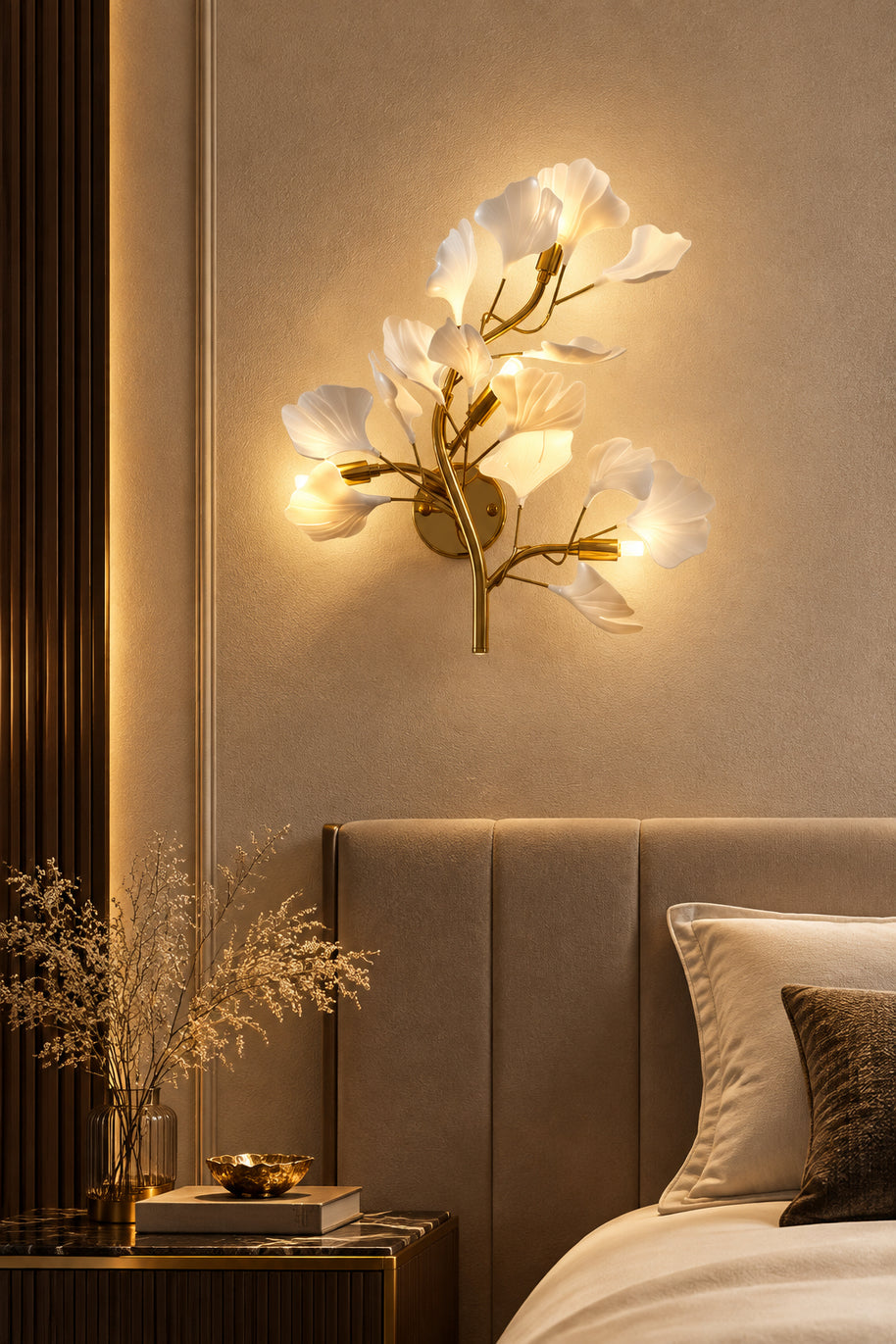 Applique murale Hainan VidaXL avec lumière chaude or, design moderne pour décoration intérieure élégante.