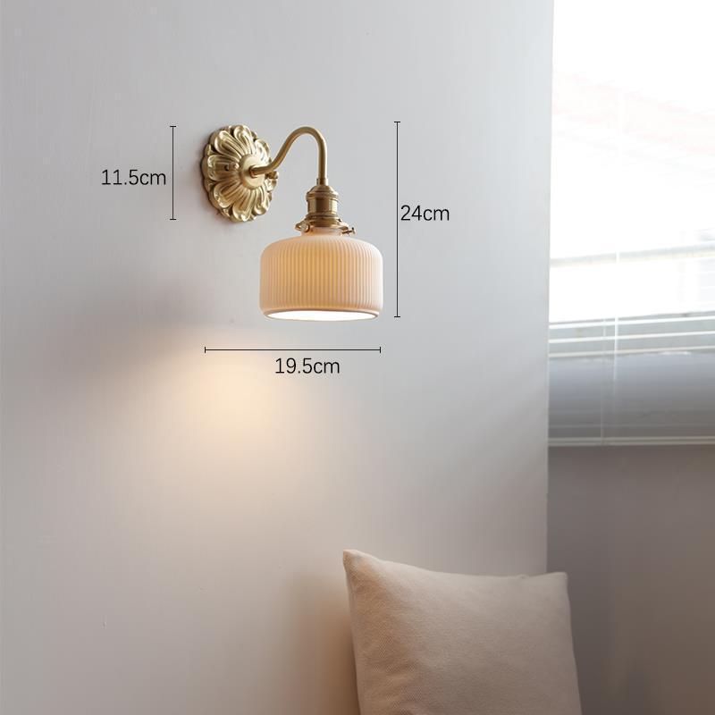Applique murale Victoria de VidaXL, design moderne pour décoration intérieure, en métal noir avec diffuseur en verre.