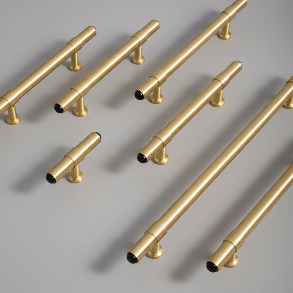 Poignées et boutons Cheverny VidaXL en métal, design élégant pour mobilier, visibles en image.