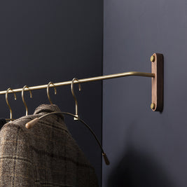 Barre à vêtements décorative en bois VidaXL, accessoire élégant pour suspendre des vêtements dans un style moderne.