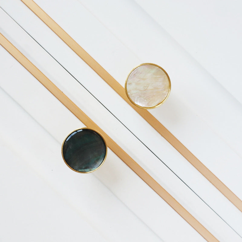 Boutons VidaXL Gaspe 0 en coquillage coloré, petits, pour décoration ou couture, visibles en détail dans l'image.