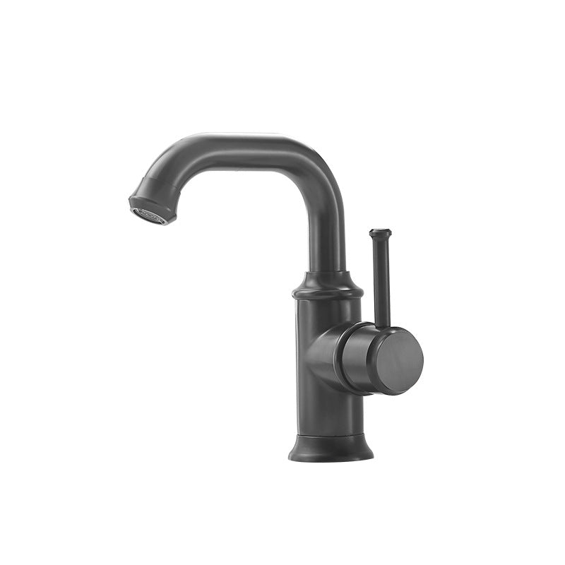 Robinet de salle de bain Carleton de la marque Hausslyon, en laiton chromé avec poignées élégantes et finition brillante.