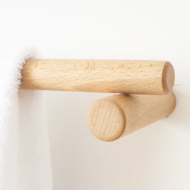 Étagère de rangement en bois HAUSSLYON Tampere avec plusieurs niveaux pour organiser des objets dans un intérieur moderne.