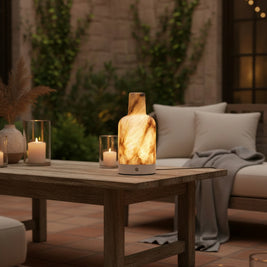 Lampe portable en marbre espagnol Cantoria de la marque UNIYIWU, avec une base en marbre blanc et un abat-jour élégant.