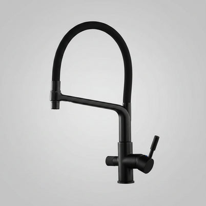 Robinet de cuisine Hausslyon Olympe avec bec flexible en finition chromée, installé sur un évier moderne.