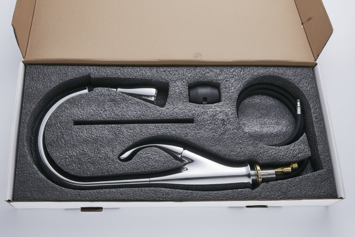 Robinet de cuisine VidaXL Fleury avec poignée en métal et finition chromée, installé sur un évier en inox.