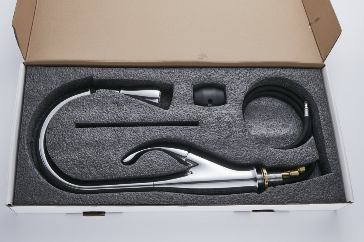 Robinet de cuisine VidaXL Fleury avec poignée en métal et finition chromée, installé sur un évier en inox.