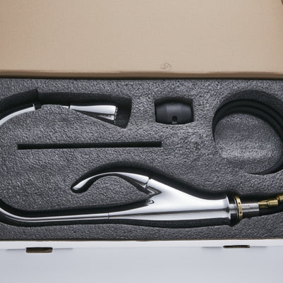 Robinet de cuisine VidaXL Fleury avec poignée en métal et finition chromée, installé sur un évier en inox.