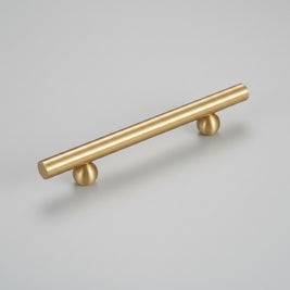 Poignées et boutons Lagos de la marque Renfan, en finition élégante pour meubles ou décorations intérieures.
